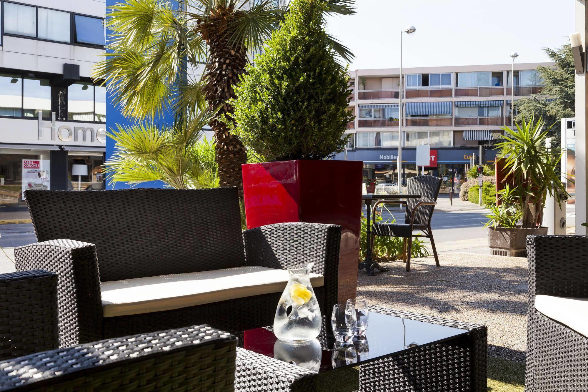The Originals City, Hotel Galaxie, Nice Aeroport Saint-Laurent-du-Var Exterior foto