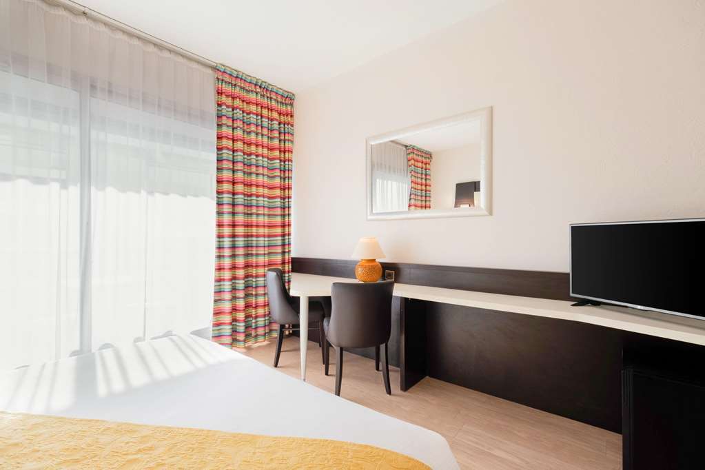 The Originals City, Hotel Galaxie, Nice Aeroport Saint-Laurent-du-Var Zimmer foto